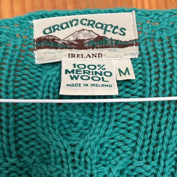 Ladies size Medium sweater purchased in Ireland.🇮🇪 - Picture 2 of 4